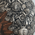 corazon de madera con milagros mexicanos