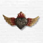 corazon de madera con milagros mexicanos