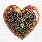 Corazon de madera con milagros mexicanos